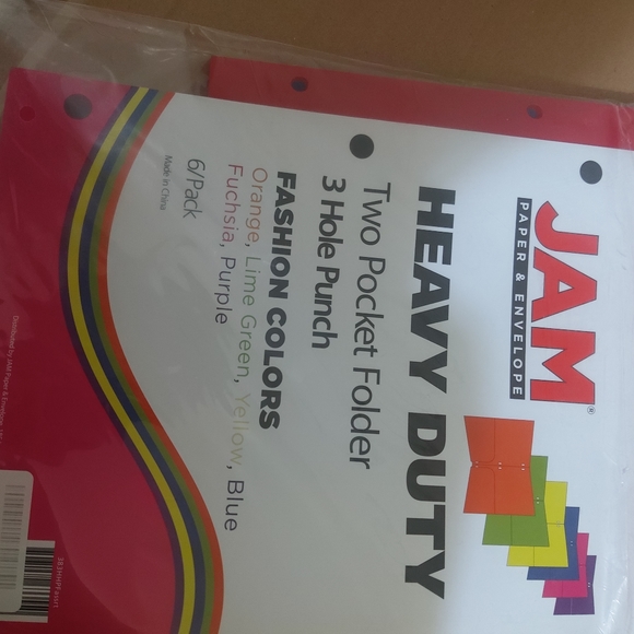 💜 3/$12 NWOT 3 two pocket 3 hole punch folders - Picture 2 of 6